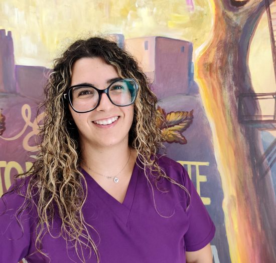 RETRATO DE ALBA GONZALEZ PÉREZ TÉCNICO DE ATENCIÓN A LA DEPENDENCIA EN AFA CASTALLA Y ONIL
